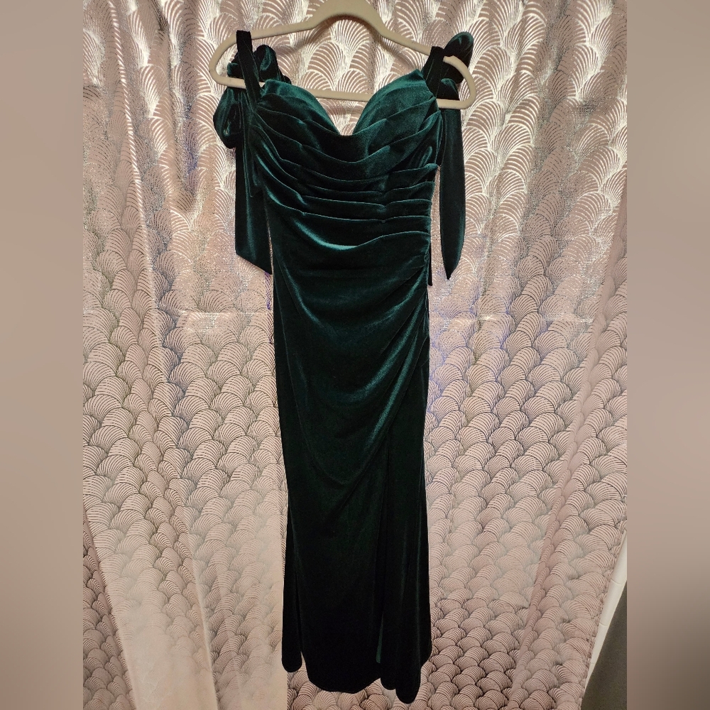 Ladivine By Cinderella Divine Dress Size 4 Emerald Green